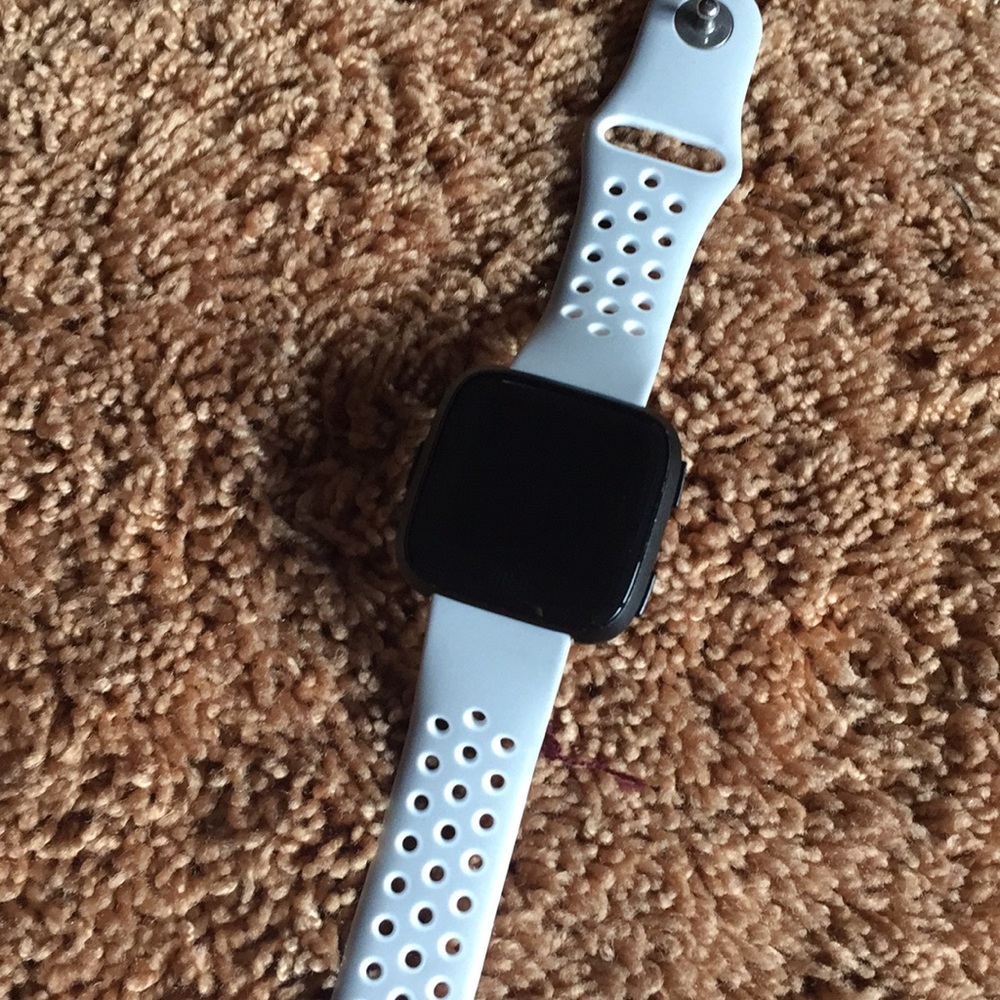 Fitbit Versa - image 1